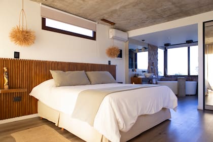 Cada cabaña cuenta con piscina privada, solárium y salamandra para las noches frescas.