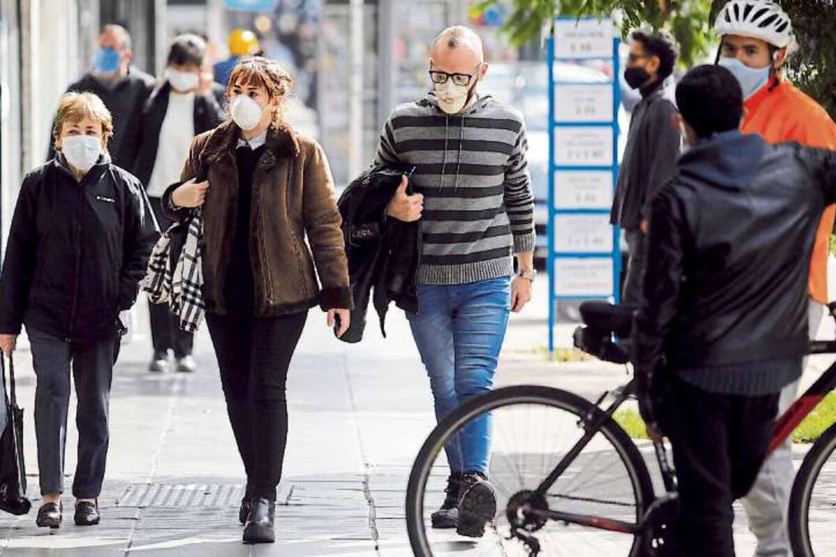 Cada día más personas salen a la calle ,195x102mm