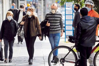 Cada día más personas salen a la calle ,195x102mm