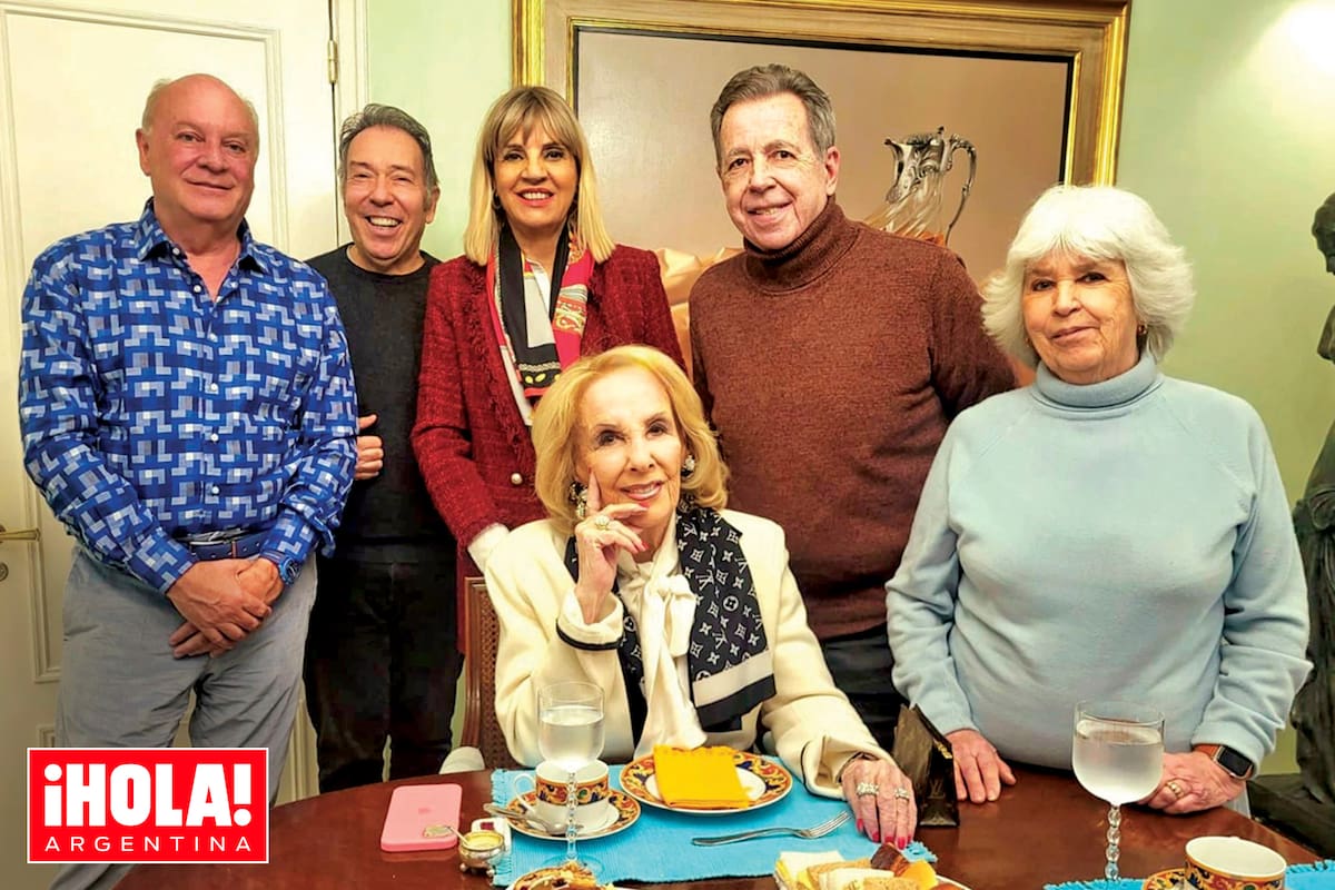 Cada domingo, a las 17.30, Chiquita tiene un ritual casi sagrado: recibe a sus amigos íntimos a tomar el té en el piso de Libertador, donde vive hace unos treinta años