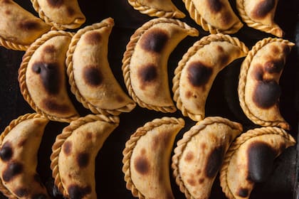 Cada domingo despacha entre 1.500 y 2.000 empanadas.