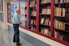“Solo se conoce un ejemplar en el mundo”: la librería de Recoleta que reúne ediciones únicas para preservar la memoria de América Latina