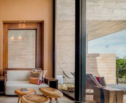 Cada habitación fue diseñada para cautivarte con sus fascinantes vistas a la naturaleza.