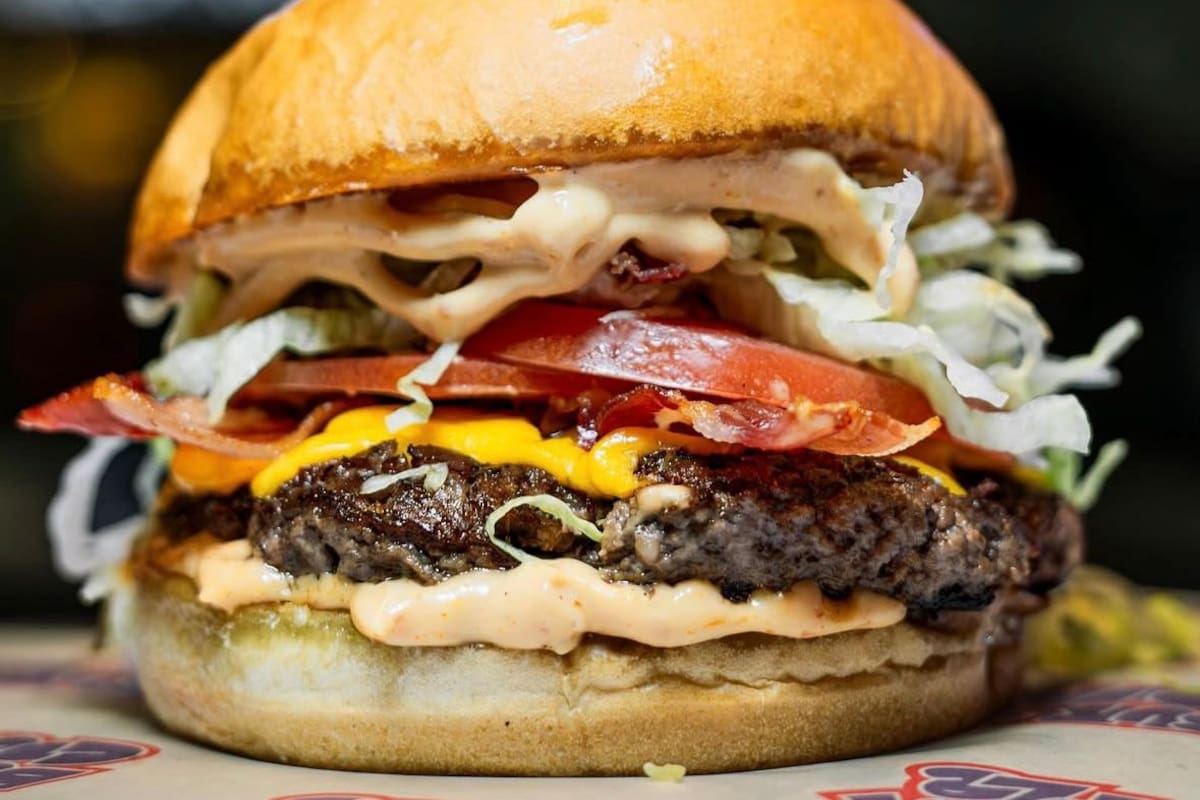 Cada local presentará su reversión de clásicos de cadenas históricas, con productos artesanales y guiños de nostalgia