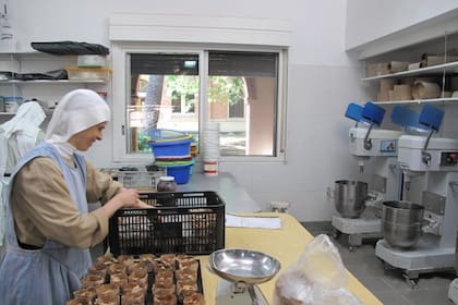 Cada preparación —una torta, un Stollen, un pan dulce— es parte de la misma dinámica interior: nace en la oración y vuelve a ella