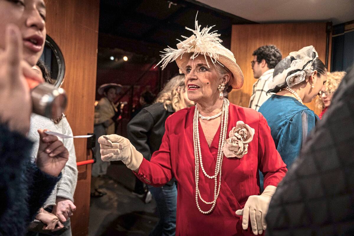 Cada sábado por la noche se repite el ritual de la función, que aglutina a una multitud dispuesta a conmoverse y celebrar