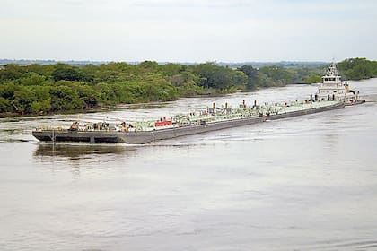 Cada tonelada de carga paga US$3 en el Paraná