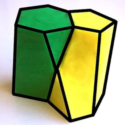 Cada una de estas dos figuras, la verde y la amarilla, es un escutoide.