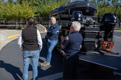 Cada uno de los 13 Equipos de Rescate en Aguas Rápidas Tipo 1 supervisados por la Oficina de Servicios de Emergencia del gobernador de California (Cal OES) recibirá una modernización completa de sus recursos