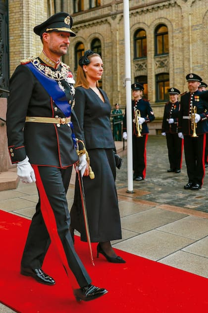 Cada vez con mayor presencia en actos oficiales, Ingrid acompañó a su padre, el rey Haakon, en uno de los eventos más importantes de su nuevo reinado