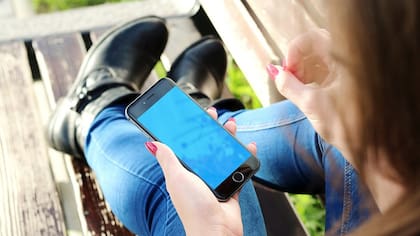 Cada vez es más normal que las relaciones terminen con distancia y bloqueo de las redes sociales