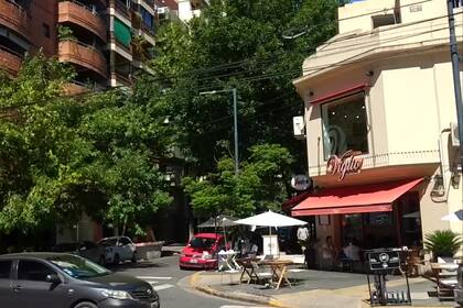 Cada vez hay más locales comerciales ocupados en Las Cañitas