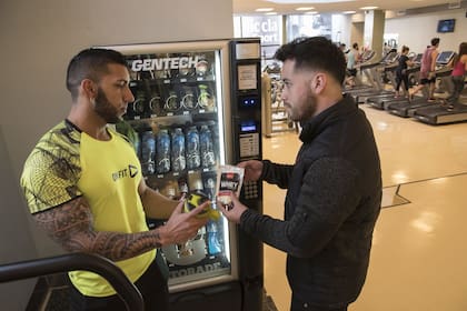 Cada vez más deportistas amateurs recurren a estos productos en busca de un atajo casi mágico para lograr un cuerpo perfecto, aun cuando el resultado no siempre es el esperado o incluso cuando pueden dar con productos adulterados