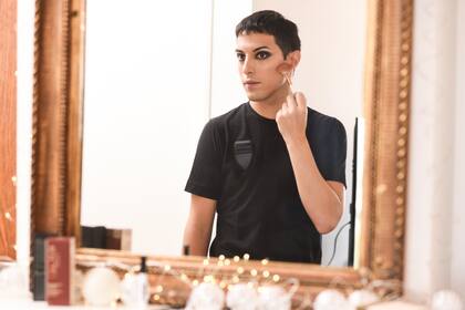 Cada vez más firmas lanzan labiales o delineadores genderless, entre otros productos, publicitados para un uso no atado a la idea de varón-mujer