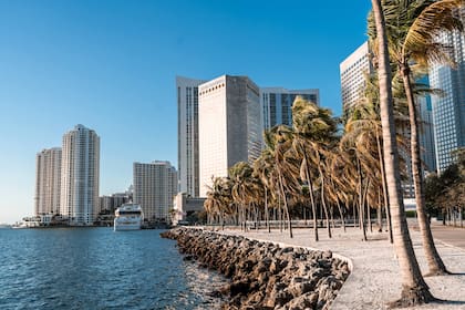 Cada vez más inversionistas de países latinos buscan comprar propiedades en Miami