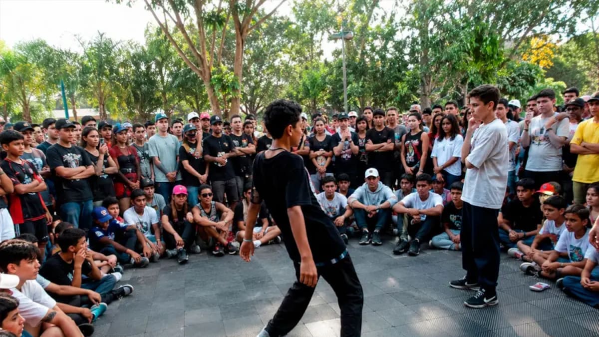 Farmear aura: qué gestos y poses hacen los jóvenes para ganar las "batallas" y por qué la tendencia nació en EE.UU. - LA NACION