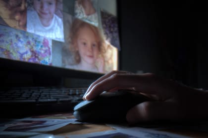 Cada vez más pedófilos utilizan la IA para crear imágenes de explotación sexual de niñas, niños y adolescentes