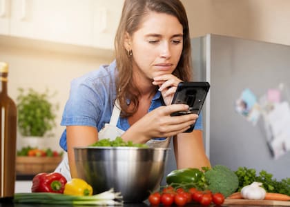Cada vez más personas encuentran inspiración en TikTok, donde recetas fáciles y virales se convierten en opciones para el día a día.