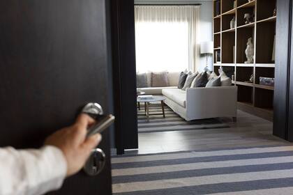 Cada vez más propietarios eligen ofrecer una propiedad cultivando el bajo perfil; es un sistema en el que los contactos del broker inmobiliario son claves; ventajas y desventajas de la elección