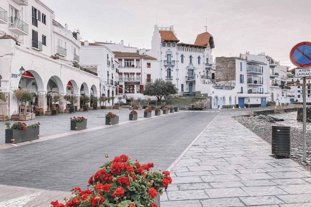 Cadaqués, el famoso pueblo español que hipnotizó a Dalí.