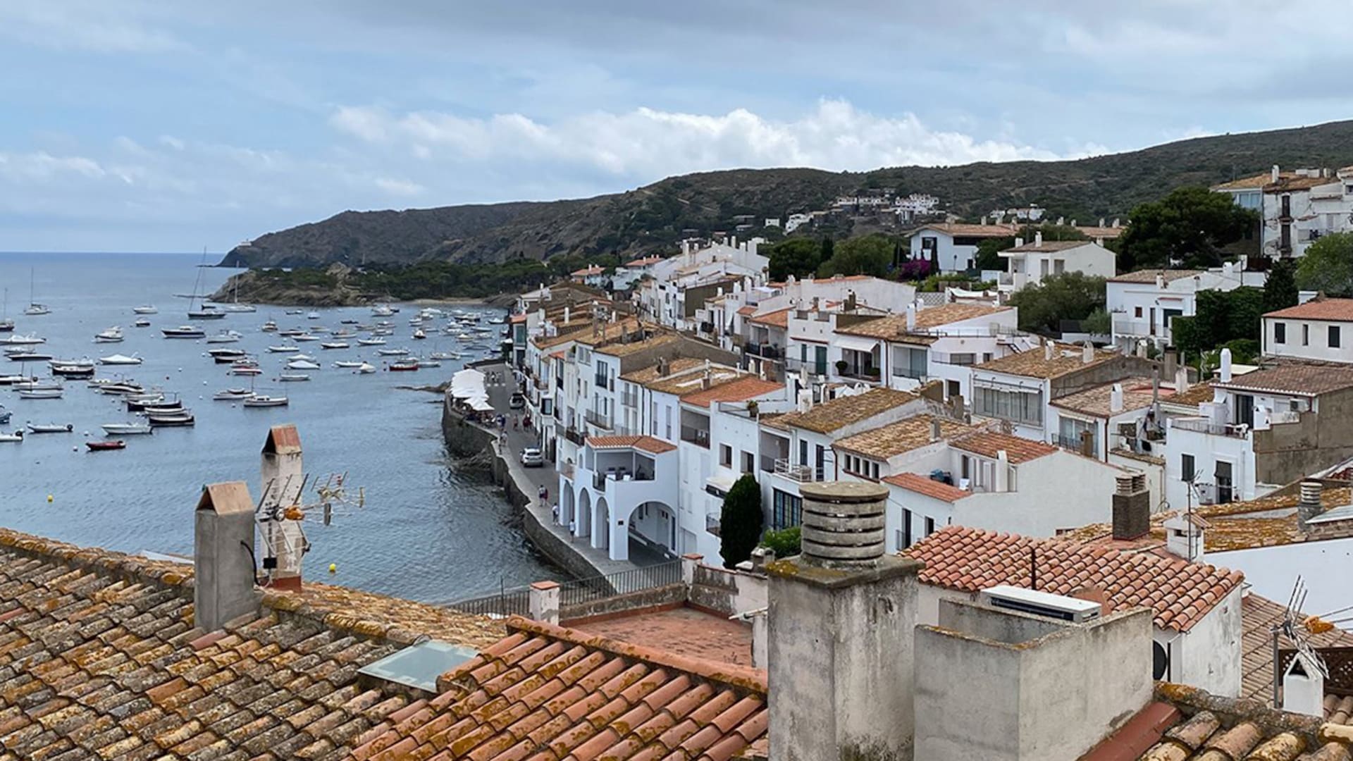 Cadaqués, un pueblo de pescadores escondido detrás de un camino de mil curvas cercano a Francia, uno de los sitios imperdibles