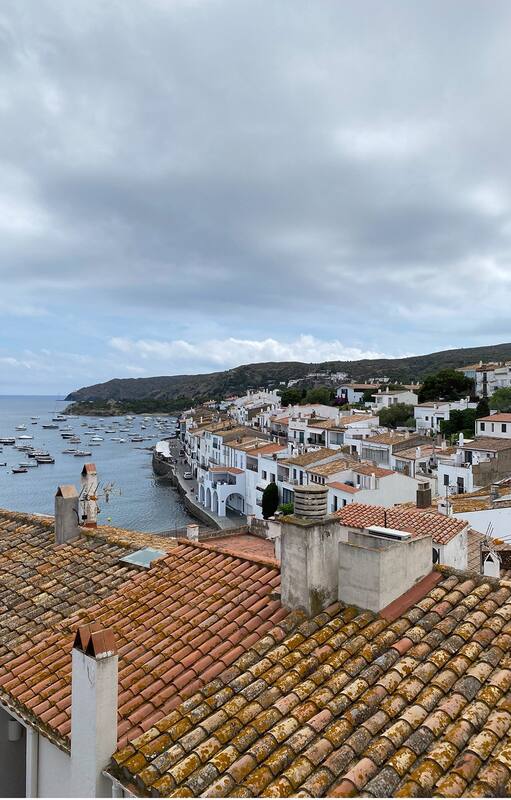 Cadaqués, un pueblo de pescadores escondido detrás de un camino de mil curvas cercano a Francia, uno de los sitios imperdibles