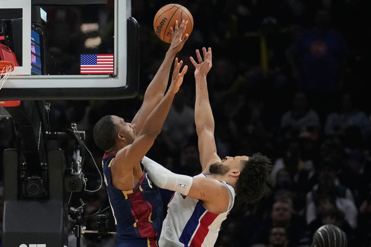 Cade Cunningham anota 21, los Pistons dominan la segunda mitad, vencen a los Cavs y obligan a un sép