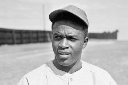 Cae página del Departamento de Defensa sobre Jackie Robinson y regresa en medio de purga de DEI