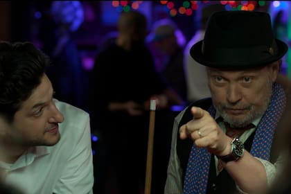 Ben Schwartz y Billy Crystal en Caerse de risa