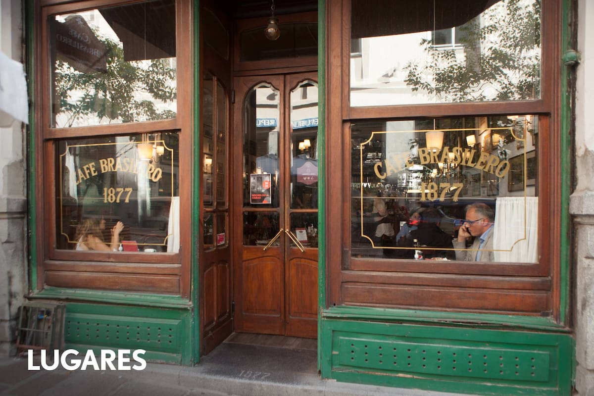 Café Brasilero, desde 1877, un clásico de la ciudad.