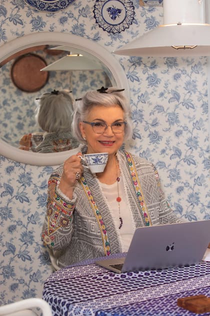 "Café con Canela", como se llamó uno de los célebres programas que hizo en televisión.