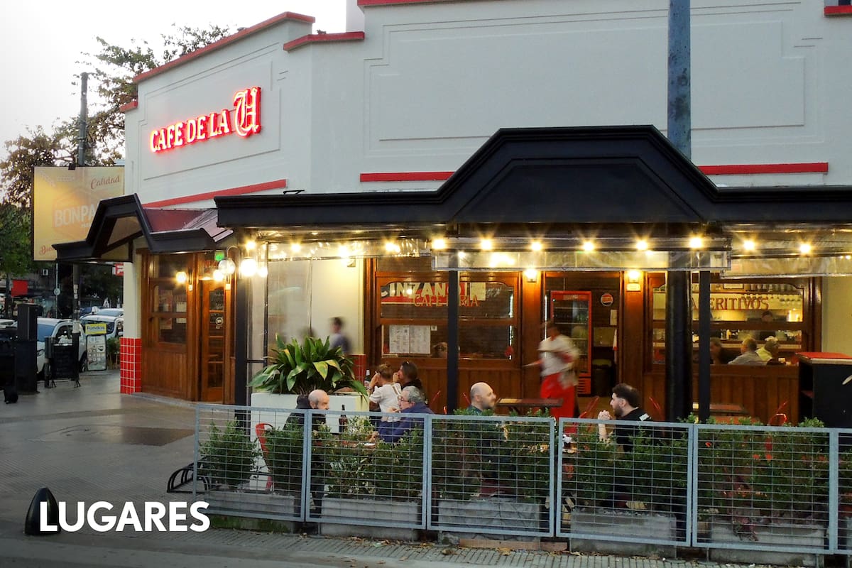 Café de la U, por Urquiza, Bar Notable de la Ciudad creado en 1986.