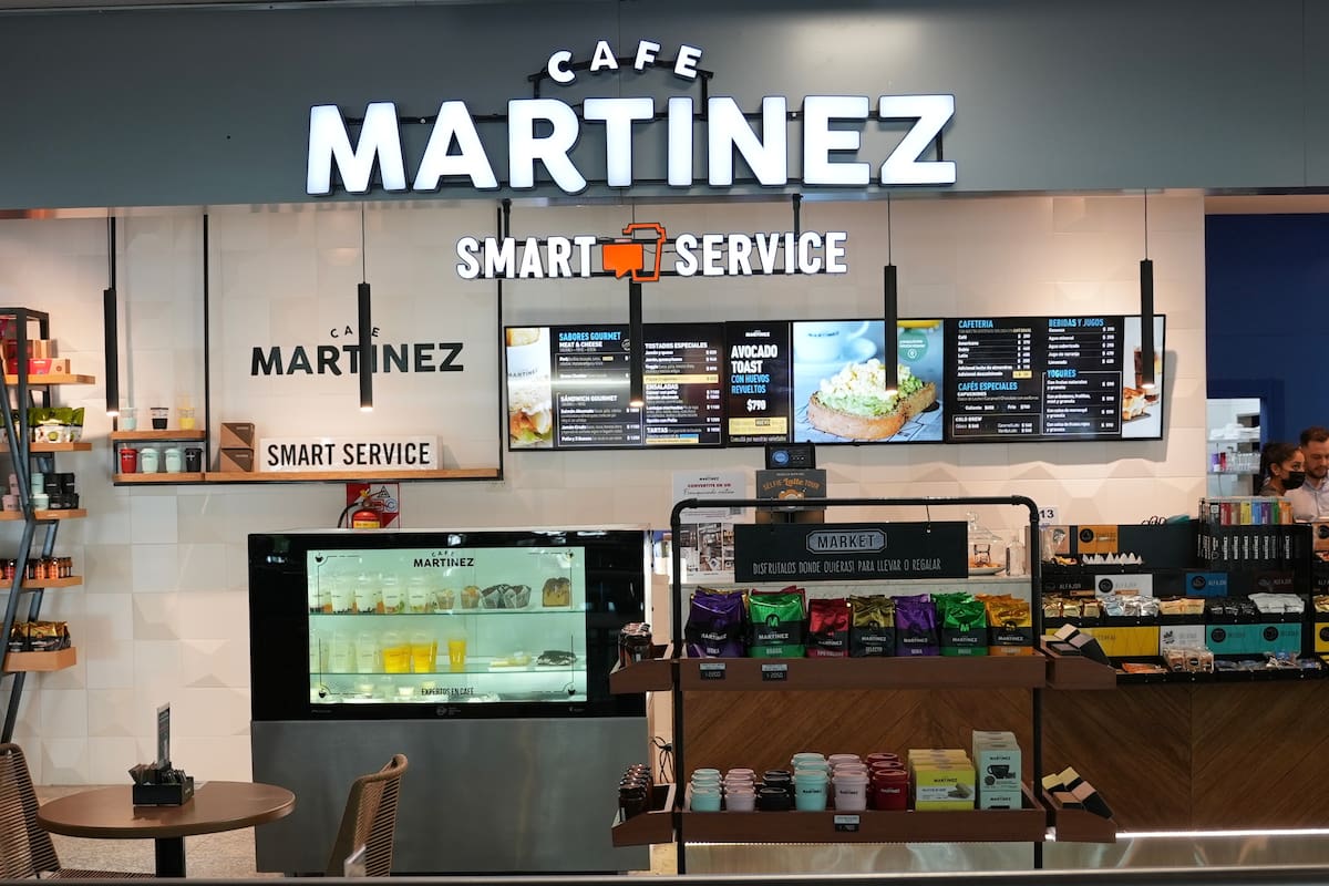 Café Martínez inauguró una tienda "inteligente" que permite hacer el pedido desde el celular y recibirlo en la mesa gracias a un sistema de geolocalización