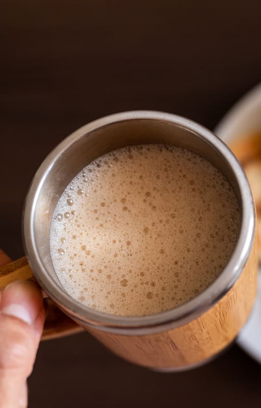 Café venezolano acompañado de arepas