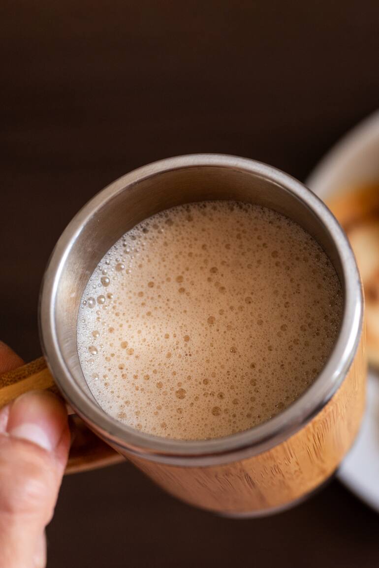 Café venezolano acompañado de arepas