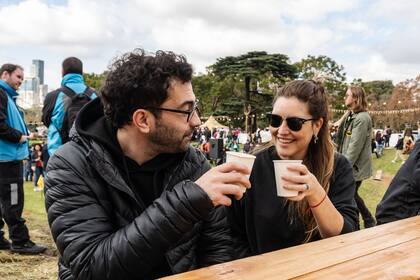 Cafecito BA toma la Glorieta de Barrancas de Belgrano con 14 puestos y un pulso de feria: de 10.30 a 19, cafés desde $3000 y opciones dulces o saladas desde $3500
