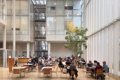 Cafetería de la Morgan Library en la ampliación del arquitecto Renzo Piano.