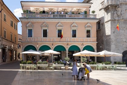 Caffè Meletti, desde 1907 un emblema de la Piazza del Popolo