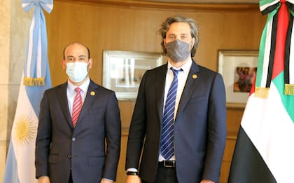 Cafiero junto al embajador en Argentina de Emiratos Árabes Unidos