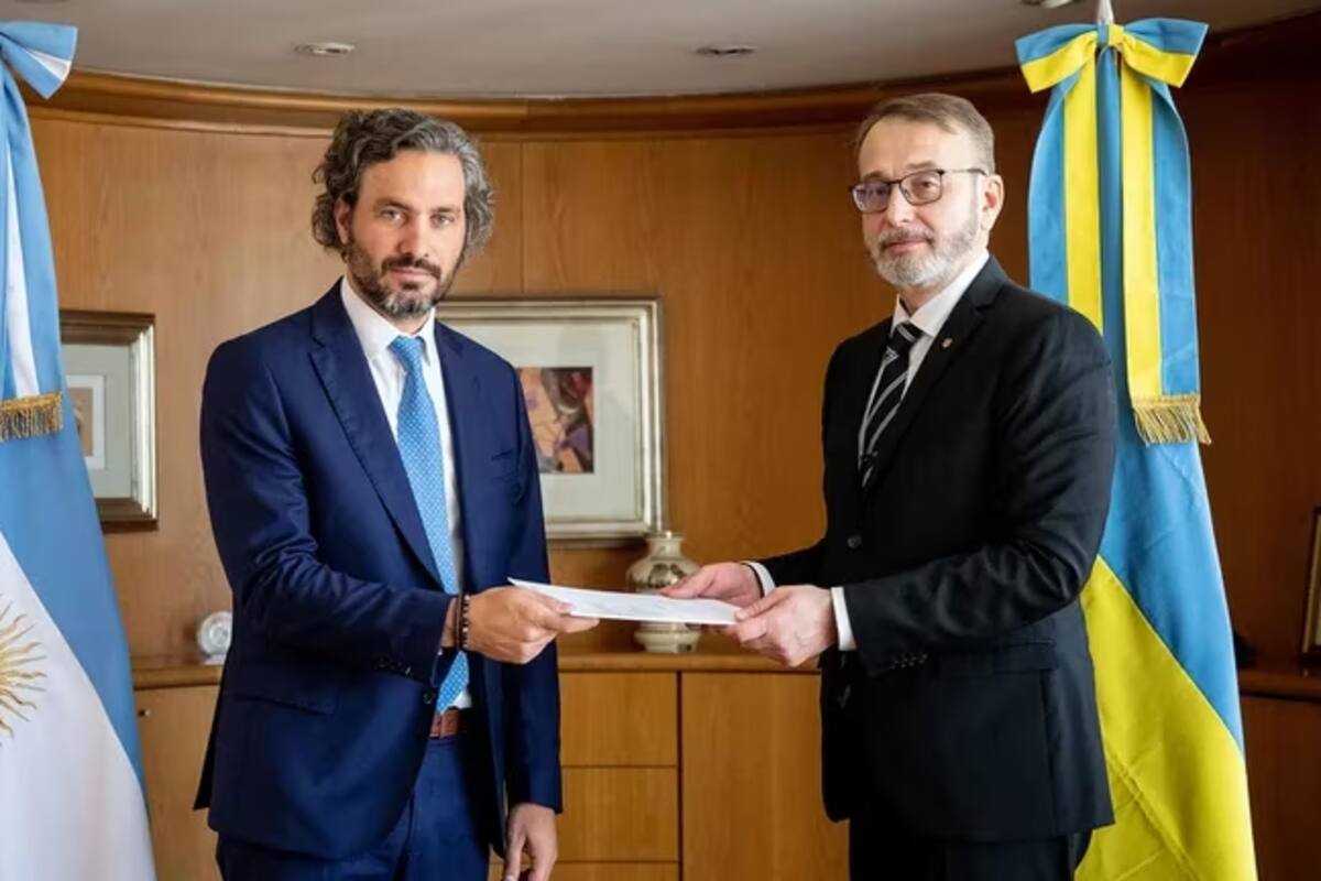 Cafiero recibe las credenciales de Klymenko