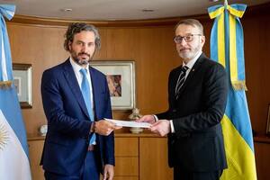 Cafiero recibe las credenciales de Klymenko