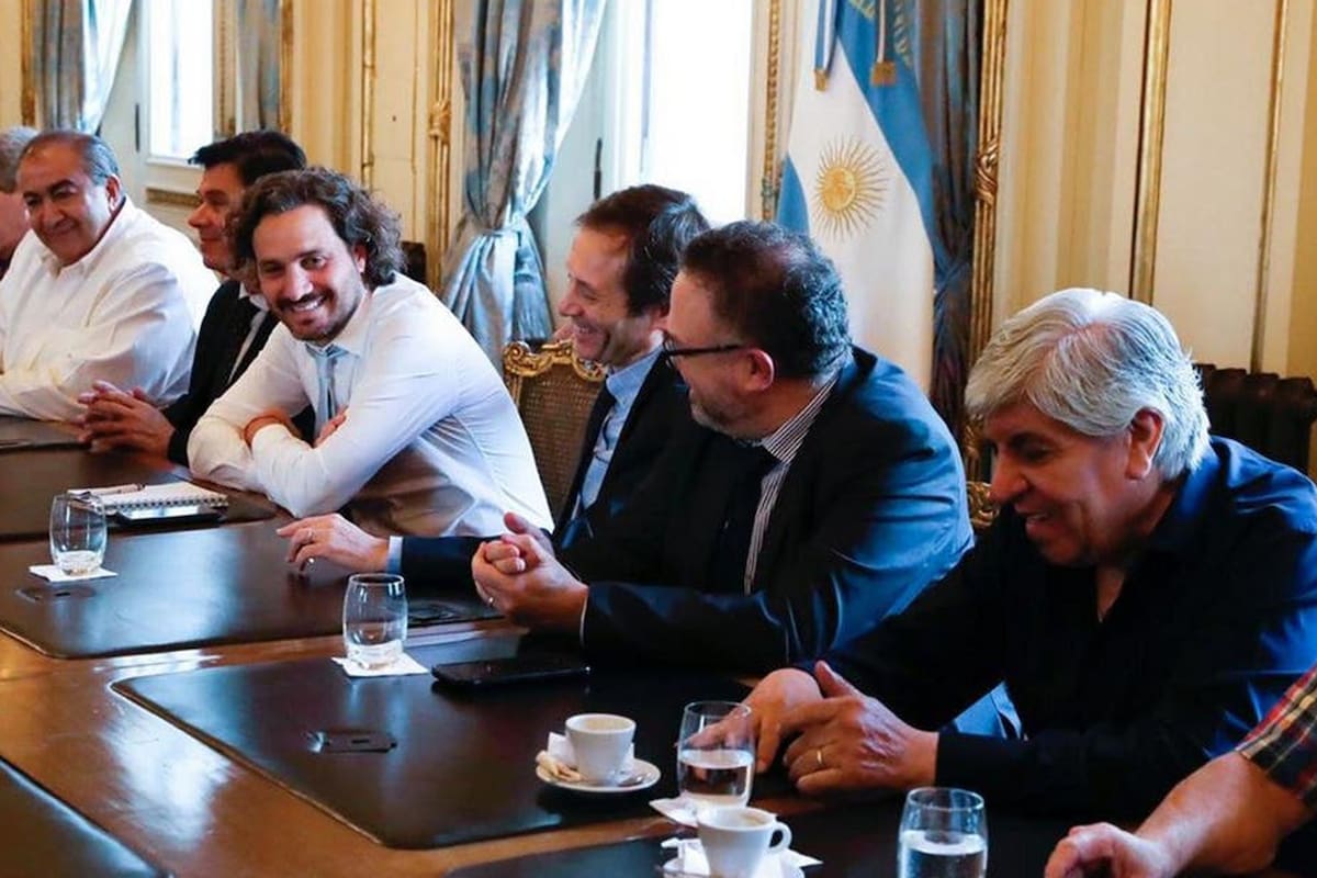 Cafiero y otros ministros recibieron el jueves a los referentes sindicales de la CGT y de la CTA, en la Casa Rosada