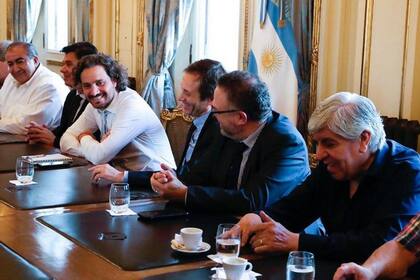 Cafiero y otros ministros recibieron el jueves a los referentes sindicales de la CGT y de la CTA, en la Casa Rosada