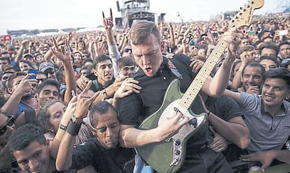 Cage The Elephant dio un show caliente