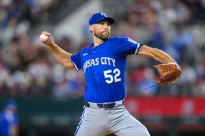 Caglianone conecta dos jonrones en su debut en MLB y Reales vencen 4-1 a Rangers