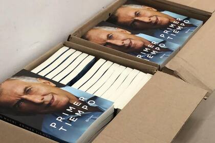 Cajas con libros de Mauricio Macri; la tirada de 25.000 ejemplares se agotó en poco más de un día