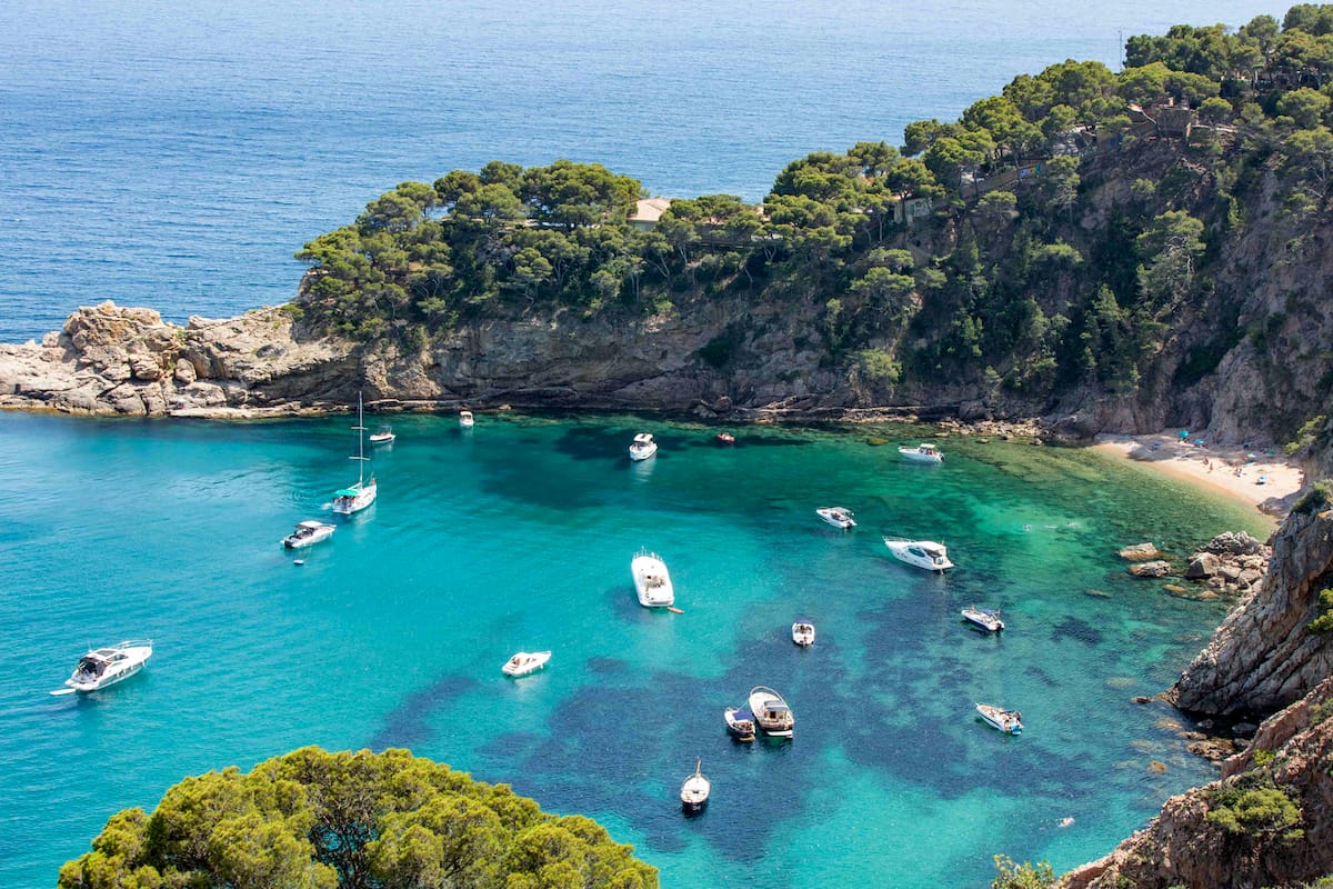 Costa Brava: Cala Giverola, una joya escondida de aguas transparentes