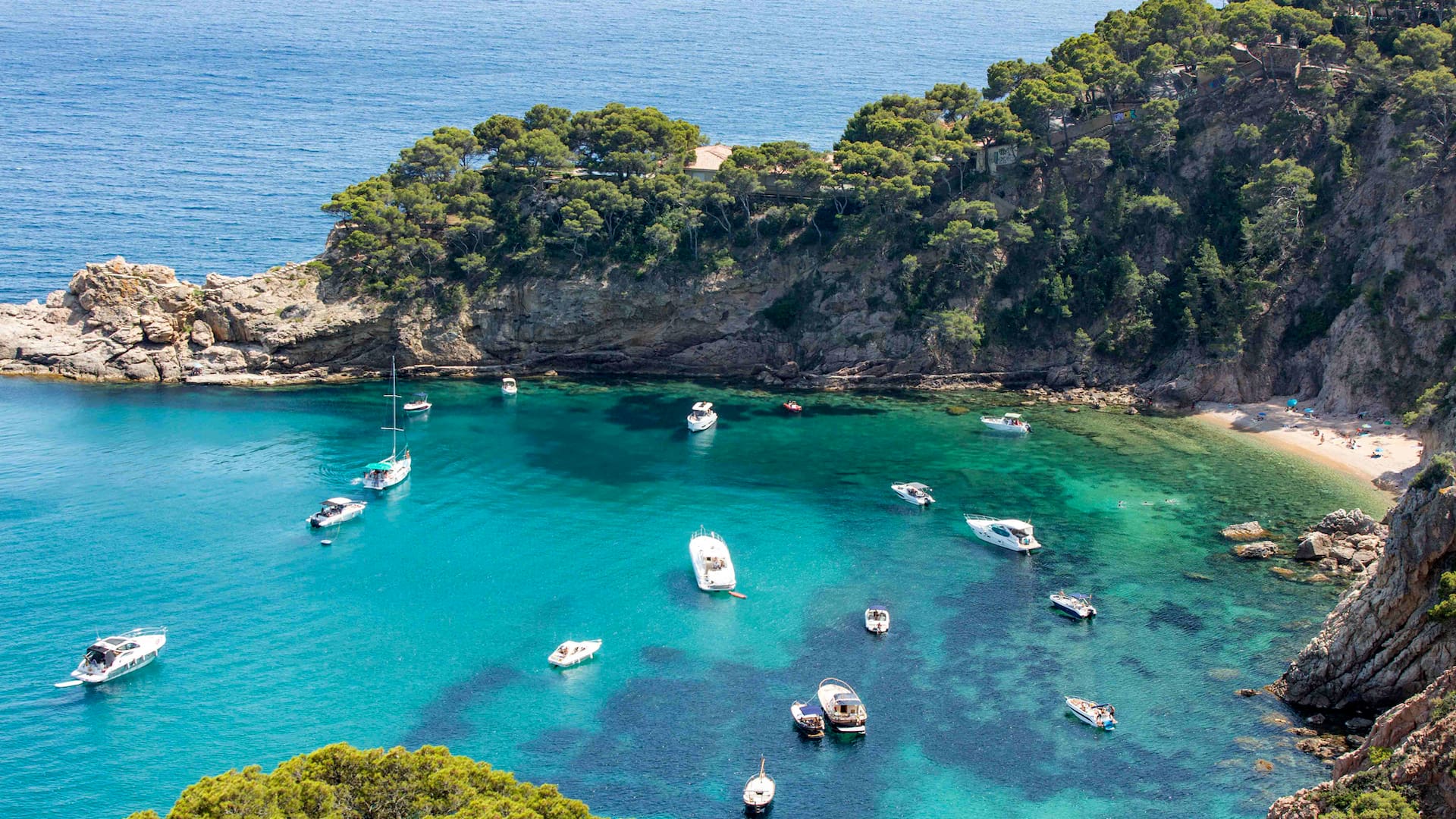 Costa Brava: Cala Giverola, una joya escondida de aguas transparentes