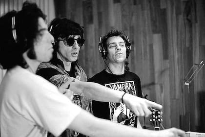 Calamaro, Infante y Rot en los estudios Eurosonic de Madrid, donde grabaron el disco entre marzo y abril de 1993