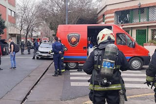 Seis empleados fueron hospitalizados por la explosión de una batería de litio en un depósito de electrónica